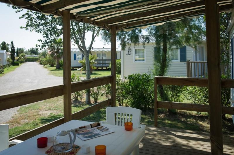 Camping Les Avignon - La Laune Villeneuve-les-Avignon Exterior photo